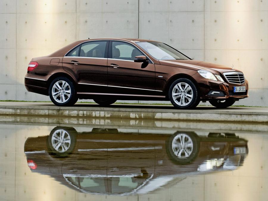  Mercedes-Benz E-Class Avantgarde 2009 года  (фото 4 из 20)